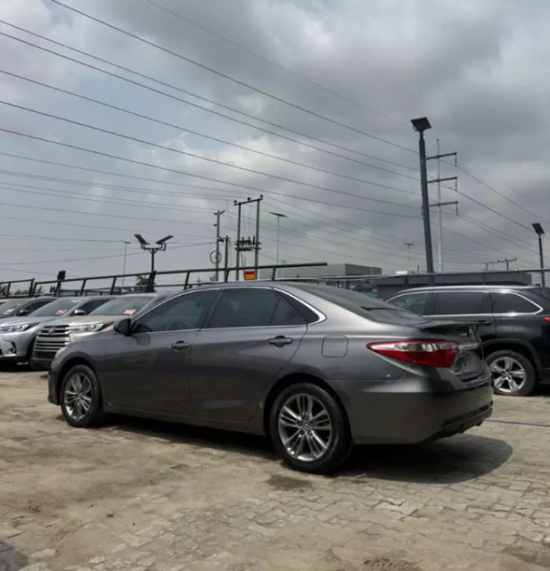 Toyota Camry - 2015