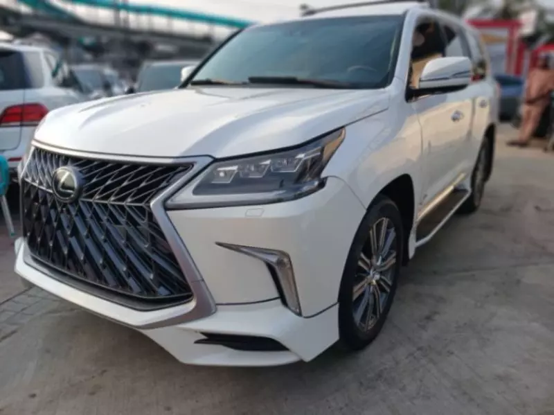 Lexus LX 570   - 2017