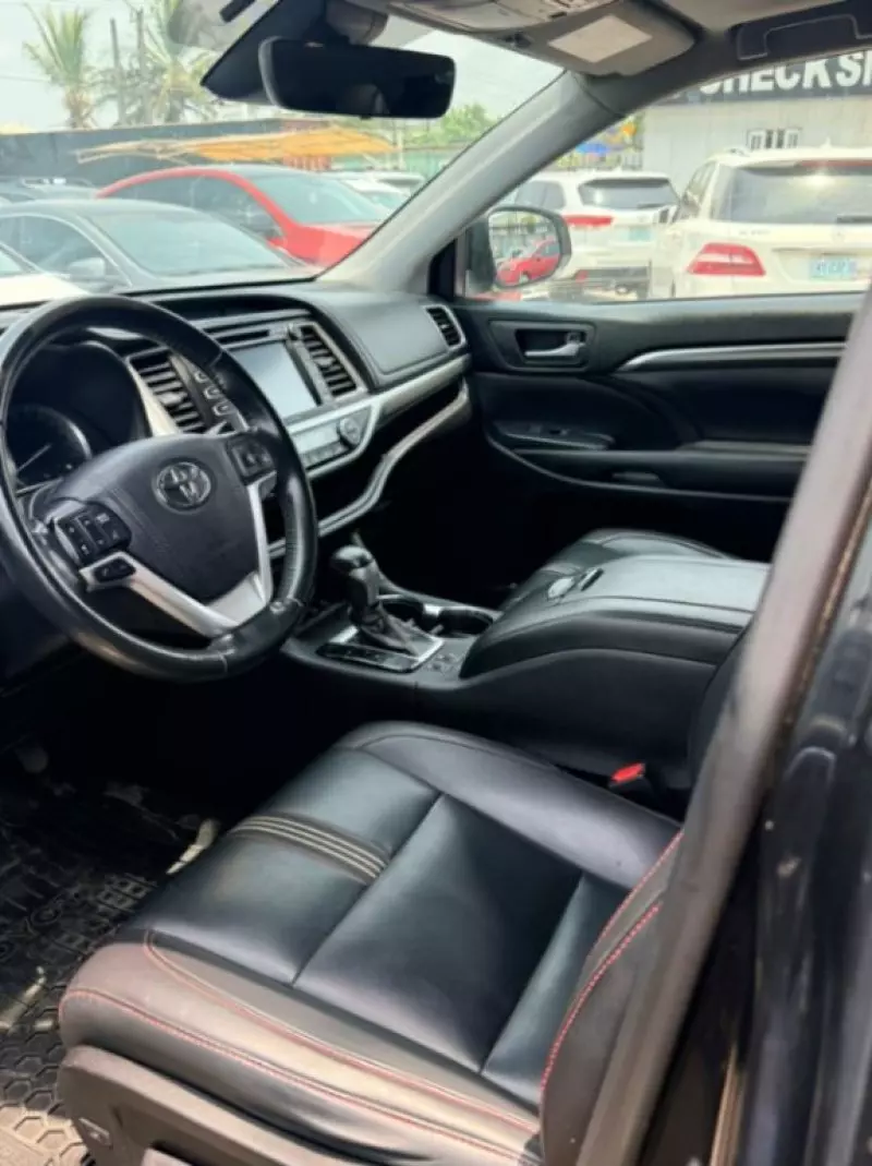 Toyota Highlander   - 2019