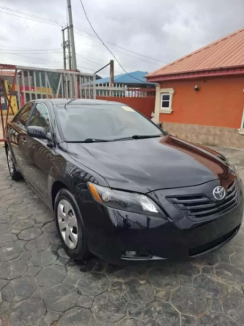 Toyota Camry   - 2009