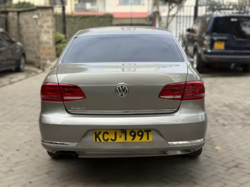 Volkswagen Passat   - 2014