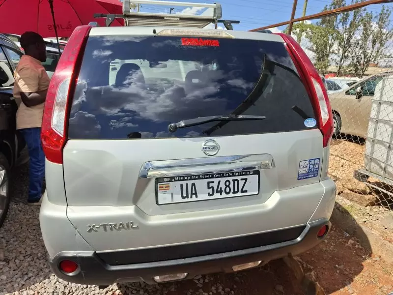 Nissan X-TRAIL    - 2012