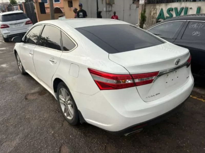 Toyota Avalon   - 2014