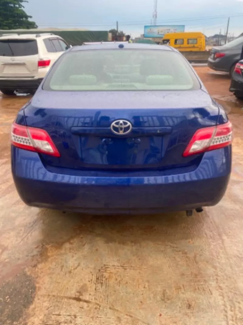 TOYOTA Camry   - 2010