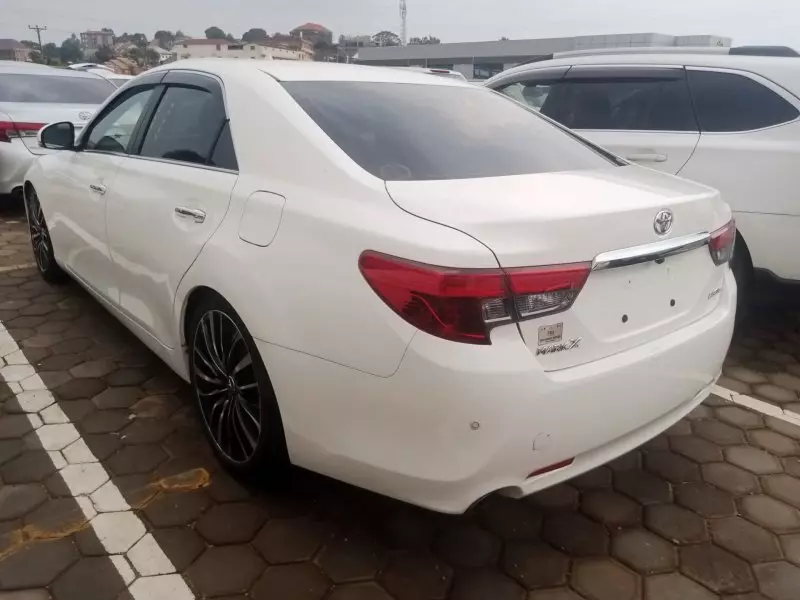 Toyota Mark X   - 2012