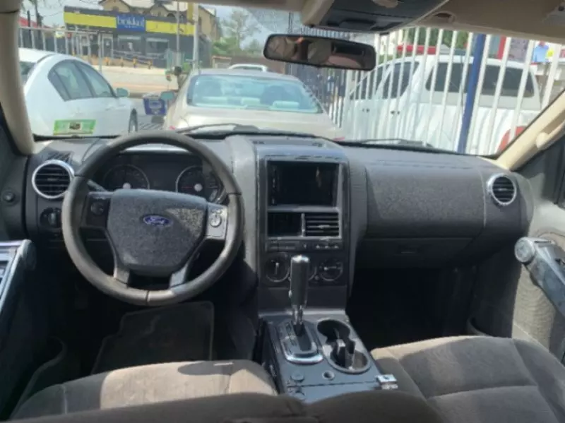 Ford Explorer   - 2010