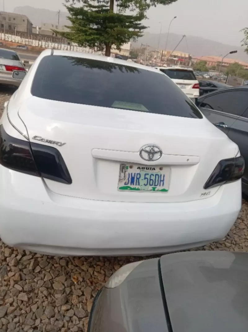 Toyota Camry   - 2010