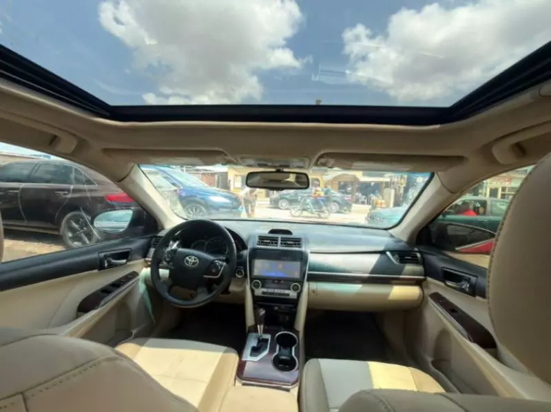 TOYOTA Camry - 2012