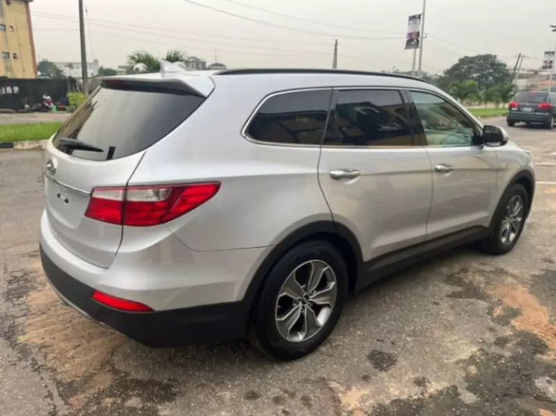 Hyundai Santa Fe   - 2016