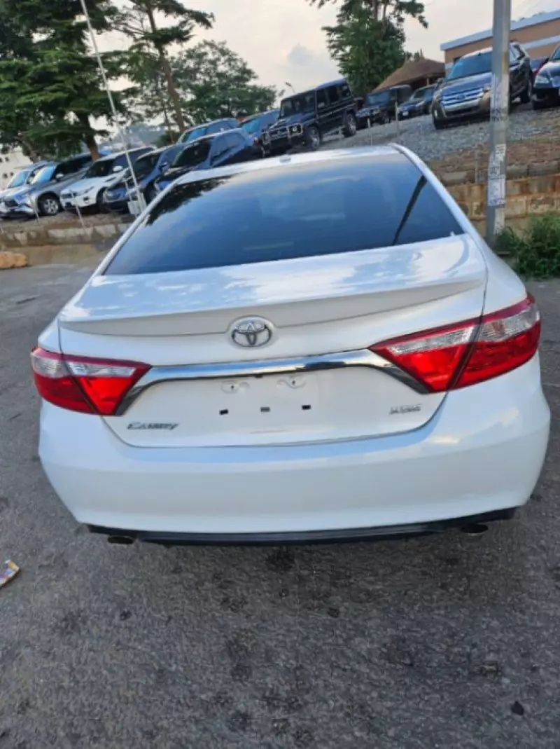Toyota camry   - 2016