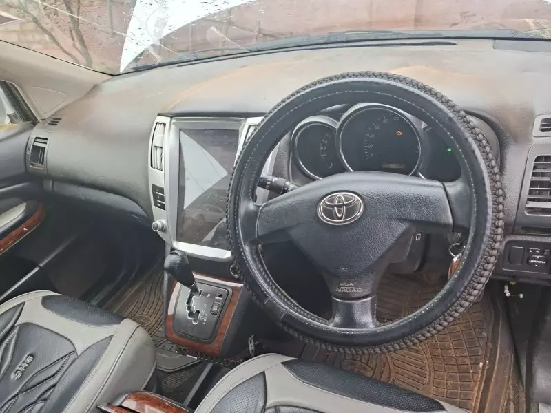 Toyota Harrier   - 2005