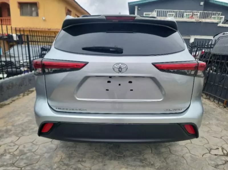 Toyota Highlander   - 2021