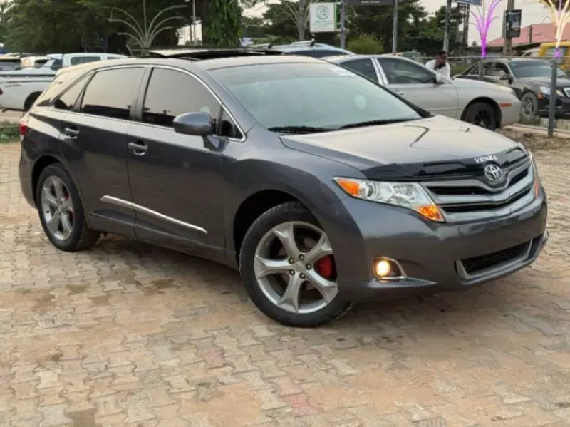 Toyota Venza   - 2011