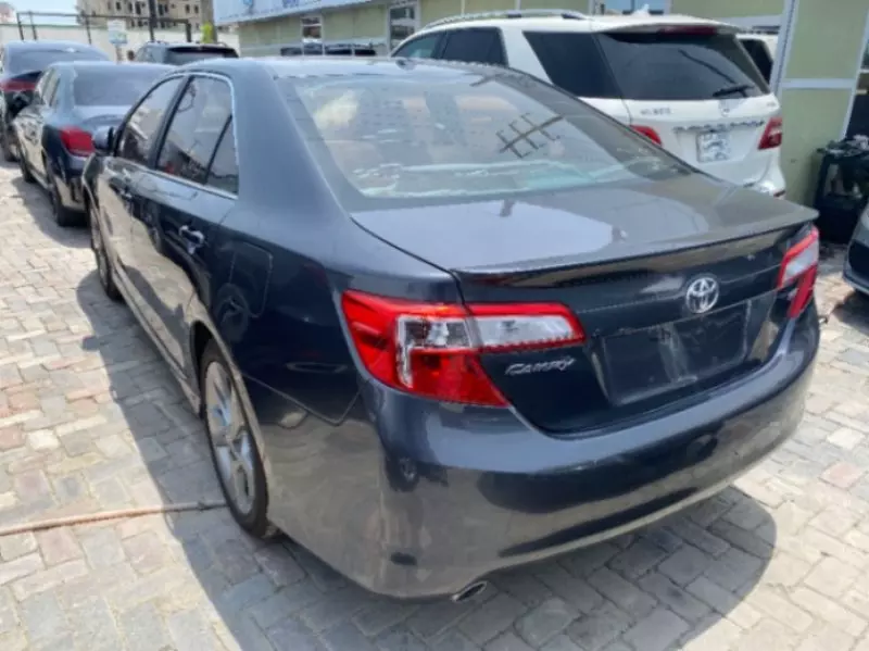 TOYOTA Camry   - 2012