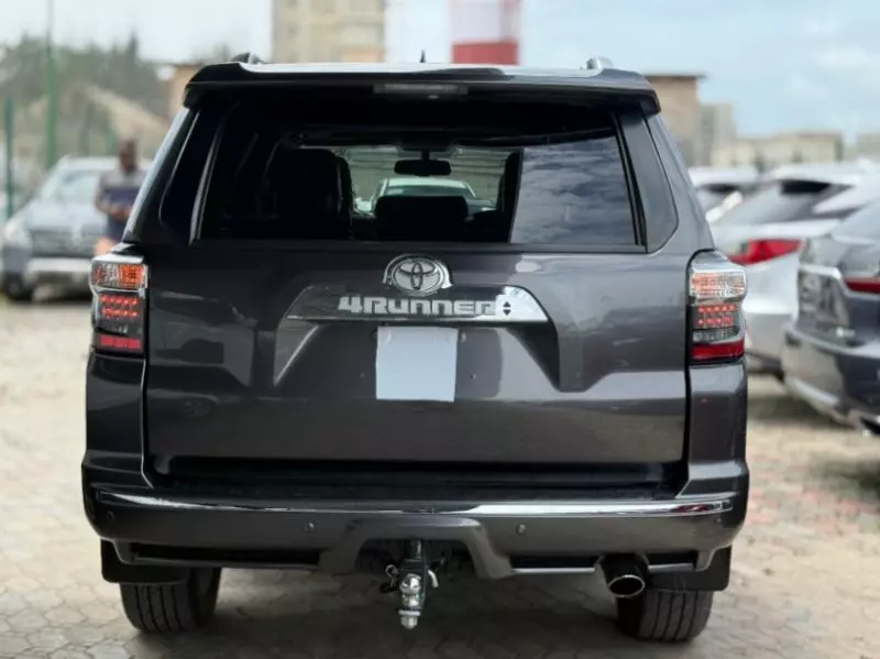 TOYOTA 4-Runner   - 2018
