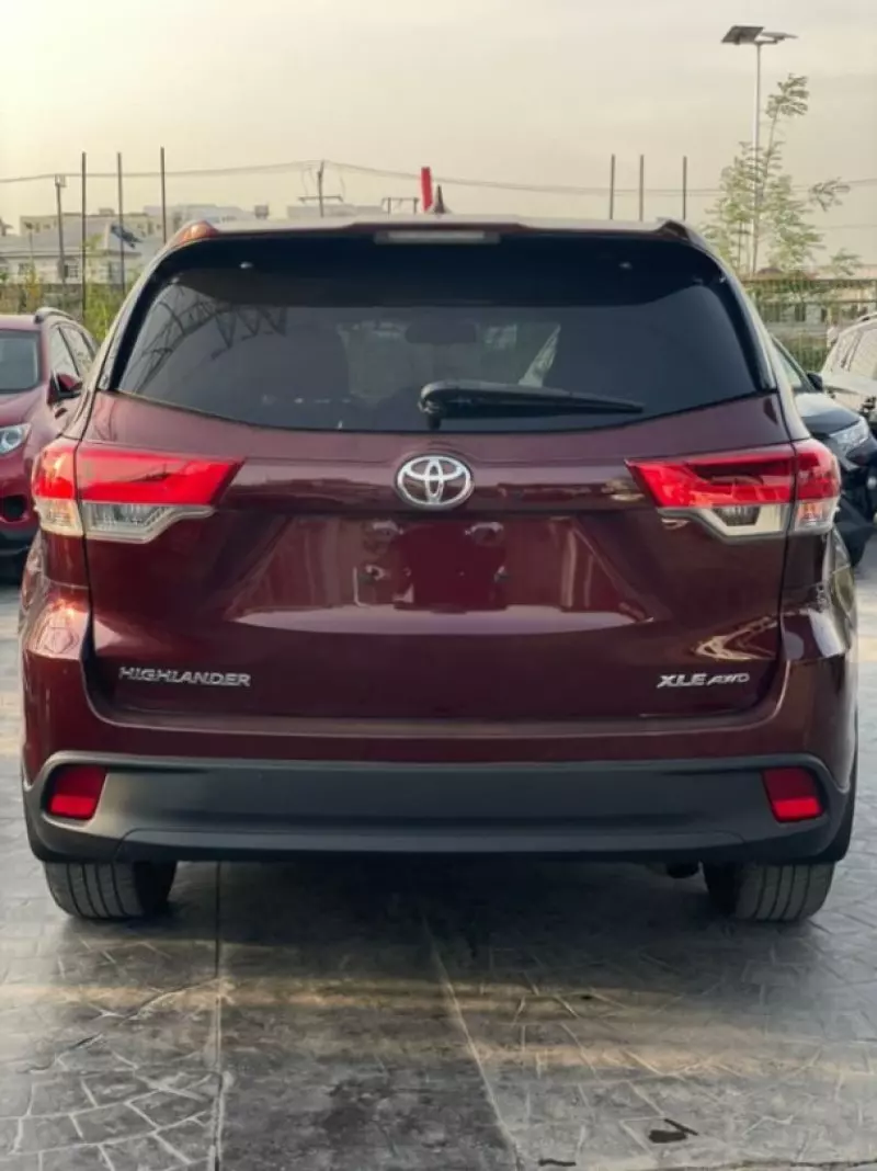 Toyota Highlander   - 2015