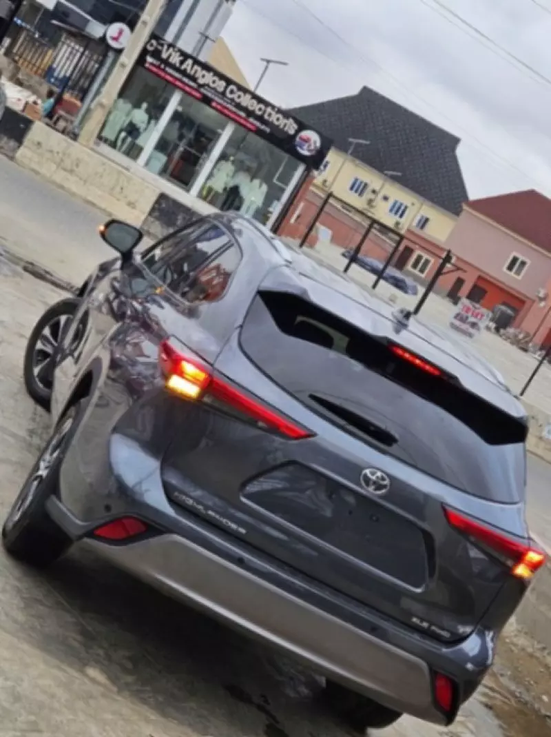 TOYOTA Highlander   - 2021
