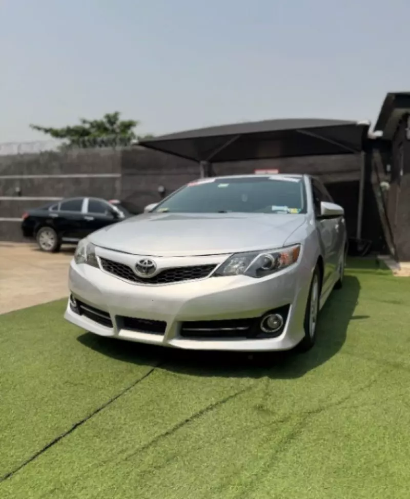 Toyota Camry   - 2012
