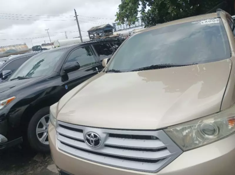Toyota Highlander   - 2014