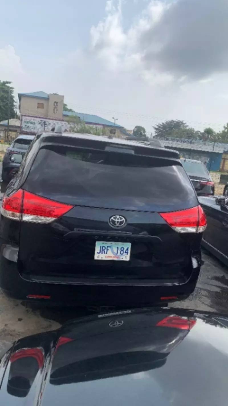 Toyota Sienna   - 2006