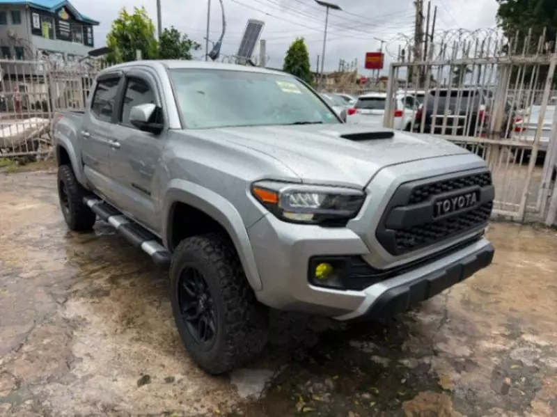 TOYOTA Tacoma   - 2017