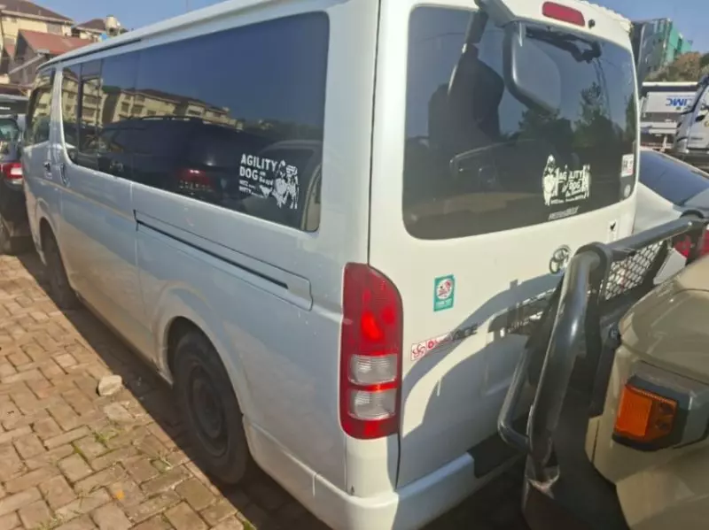 TOYOTA Hiace   - 2013