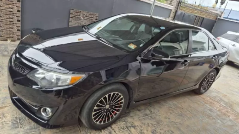 TOYOTA Camry   - 2011