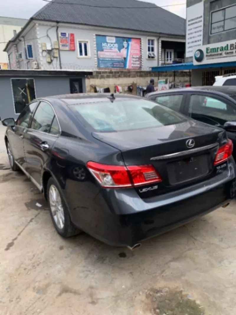 Lexus ES   - 2010