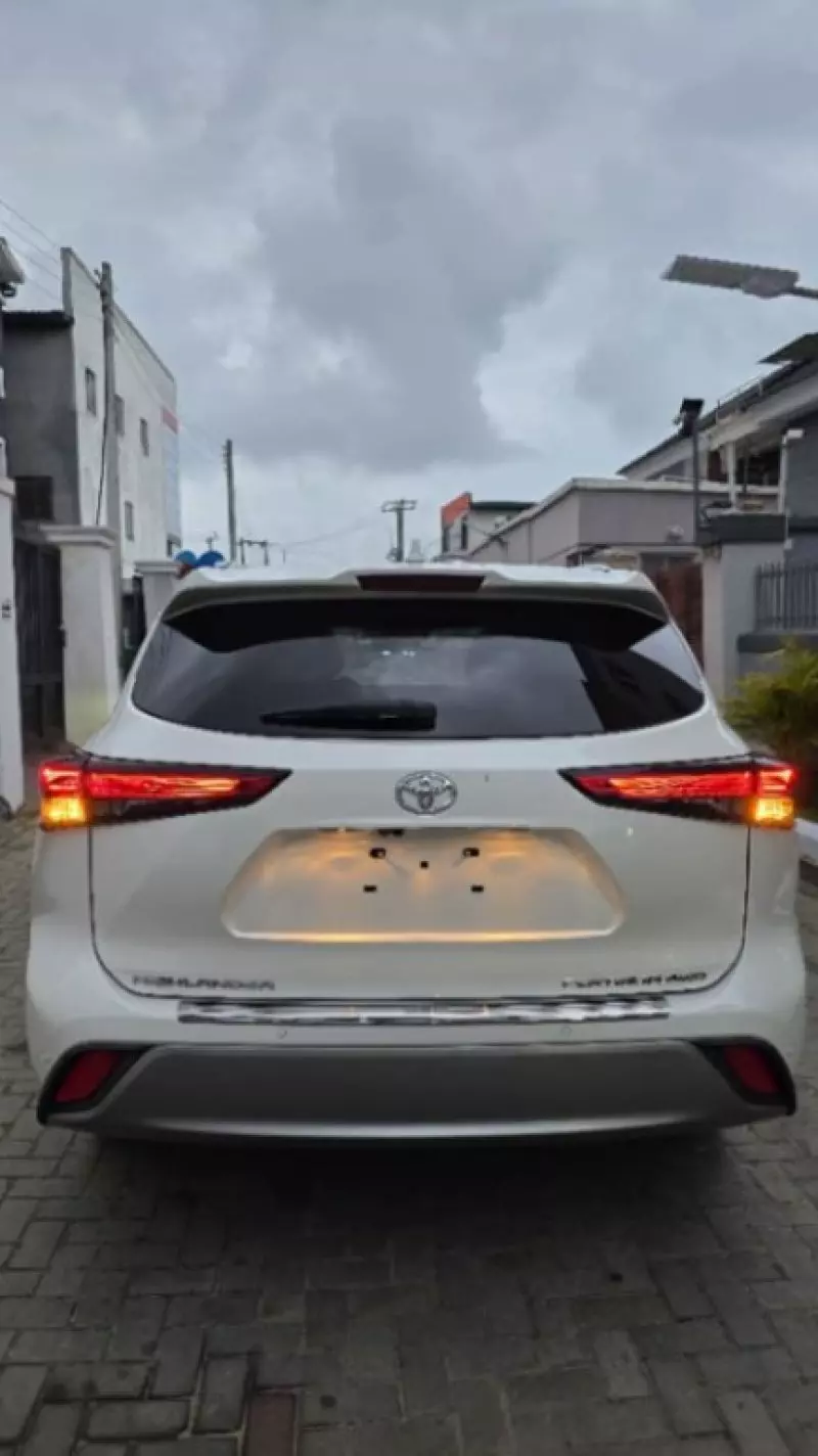 TOYOTA Highlander   - 2021