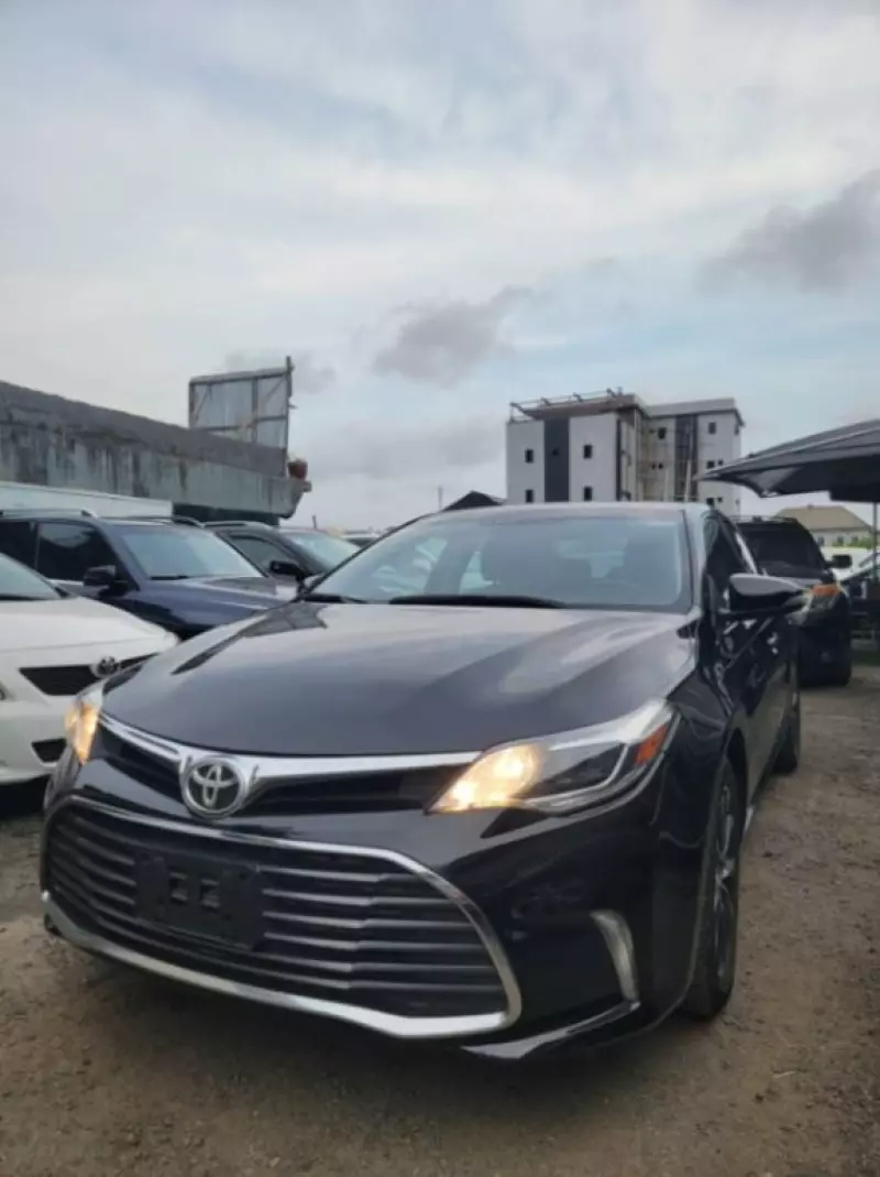 Toyota Avalon   - 2016