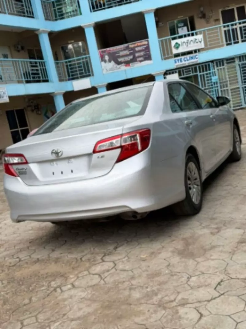 Toyota Camry   - 2012