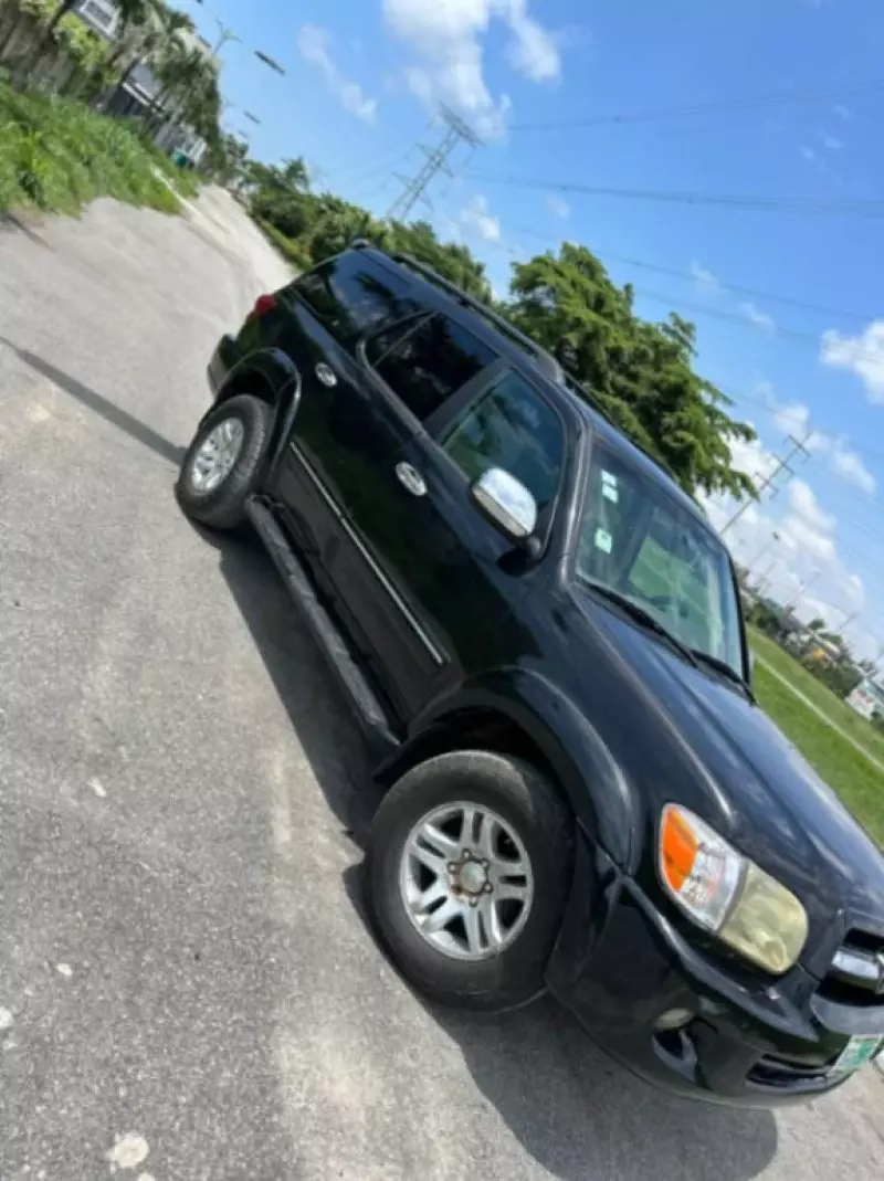 TOYOTA Sequoia   - 2005