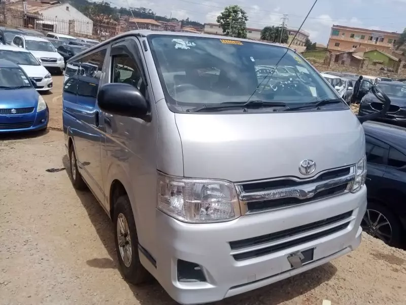 Toyota Hiace   - 2013