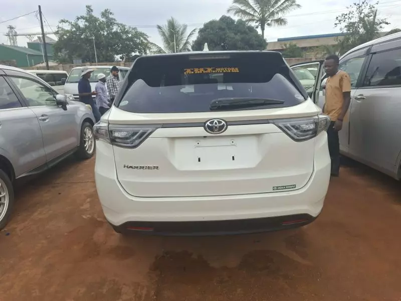 Toyota Harrier   - 2015