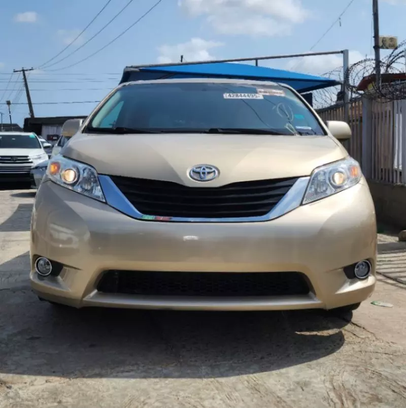 Toyota Sienna   - 2012