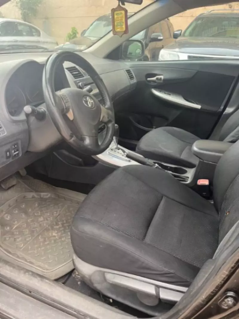 Toyota Corolla   - 2010