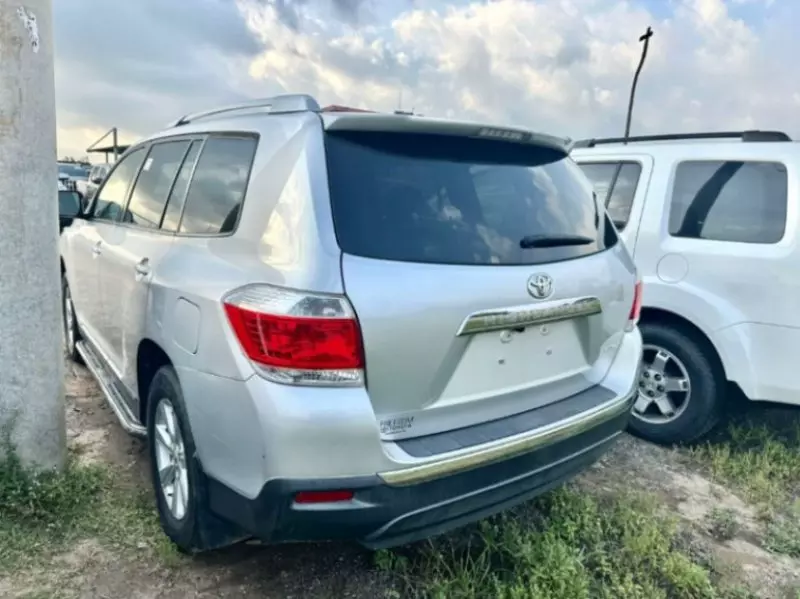 Toyota Highlander   - 2012