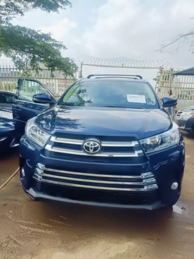 Toyota Highlander   - 2016