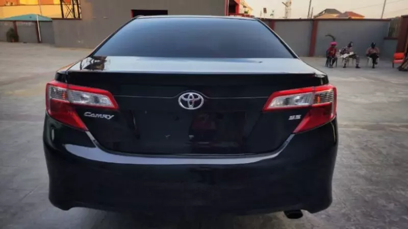 Toyota Camry   - 2012