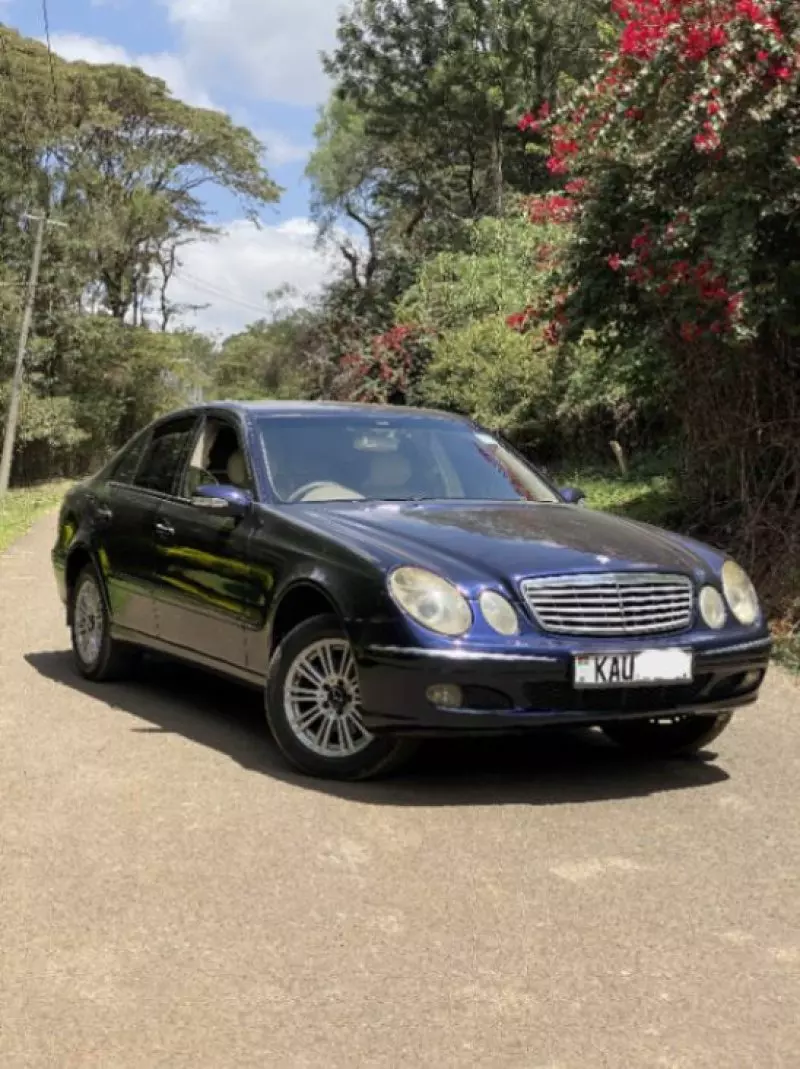 Mercedes-Benz E 200   - 2005