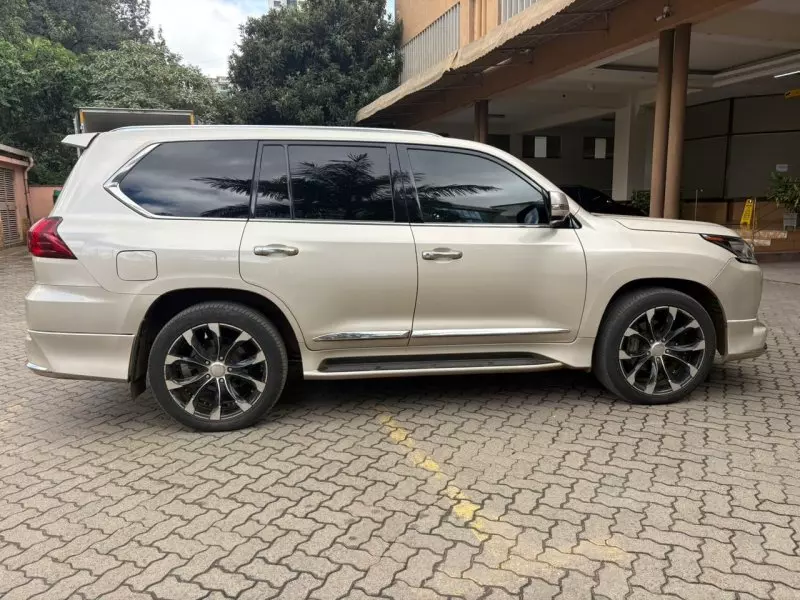 Lexus LX 570   - 2016