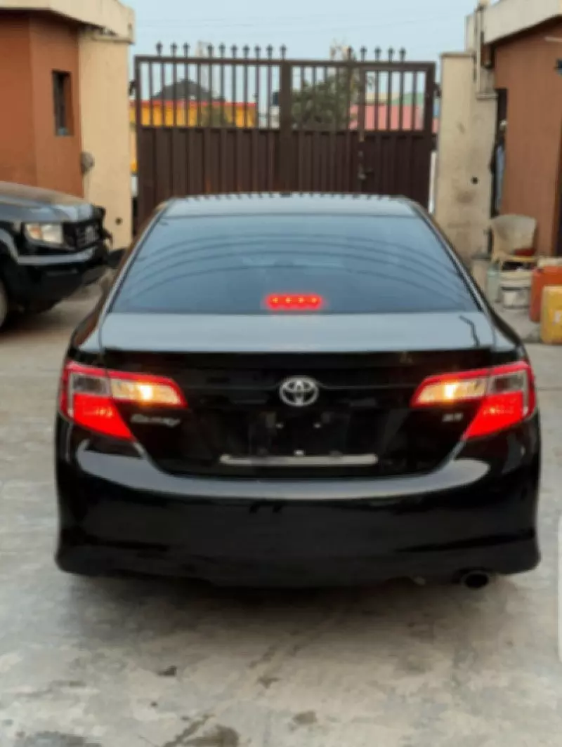 Toyota Camry   - 2013