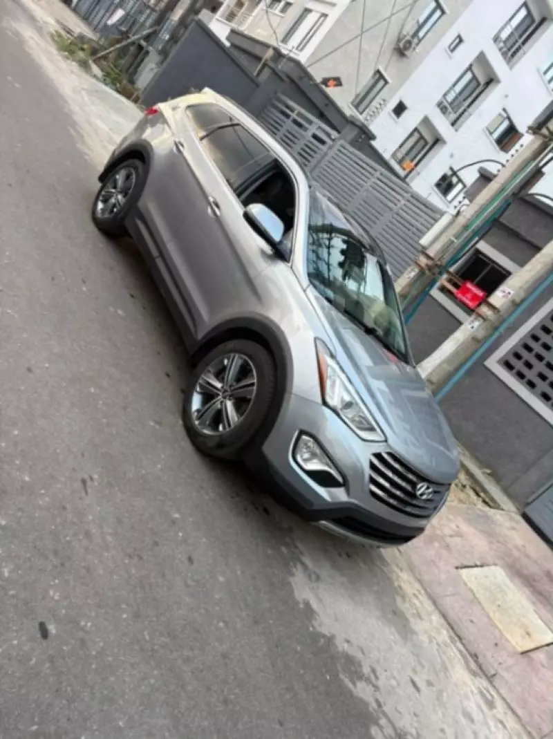 Hyundai Santa Fe   - 2016