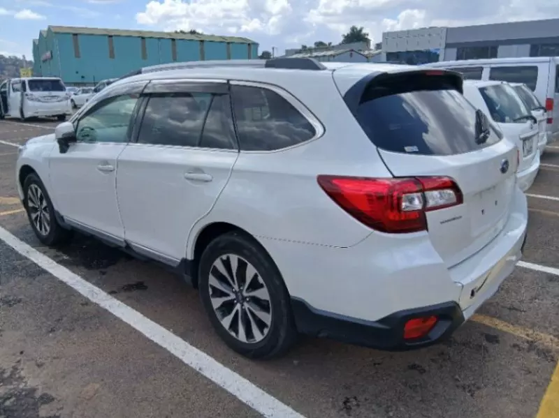Subaru Outback   - 2017
