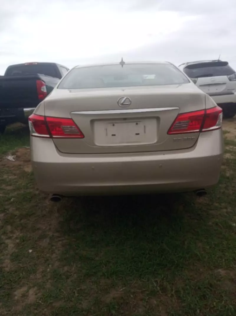 Lexus ES 350   - 2011