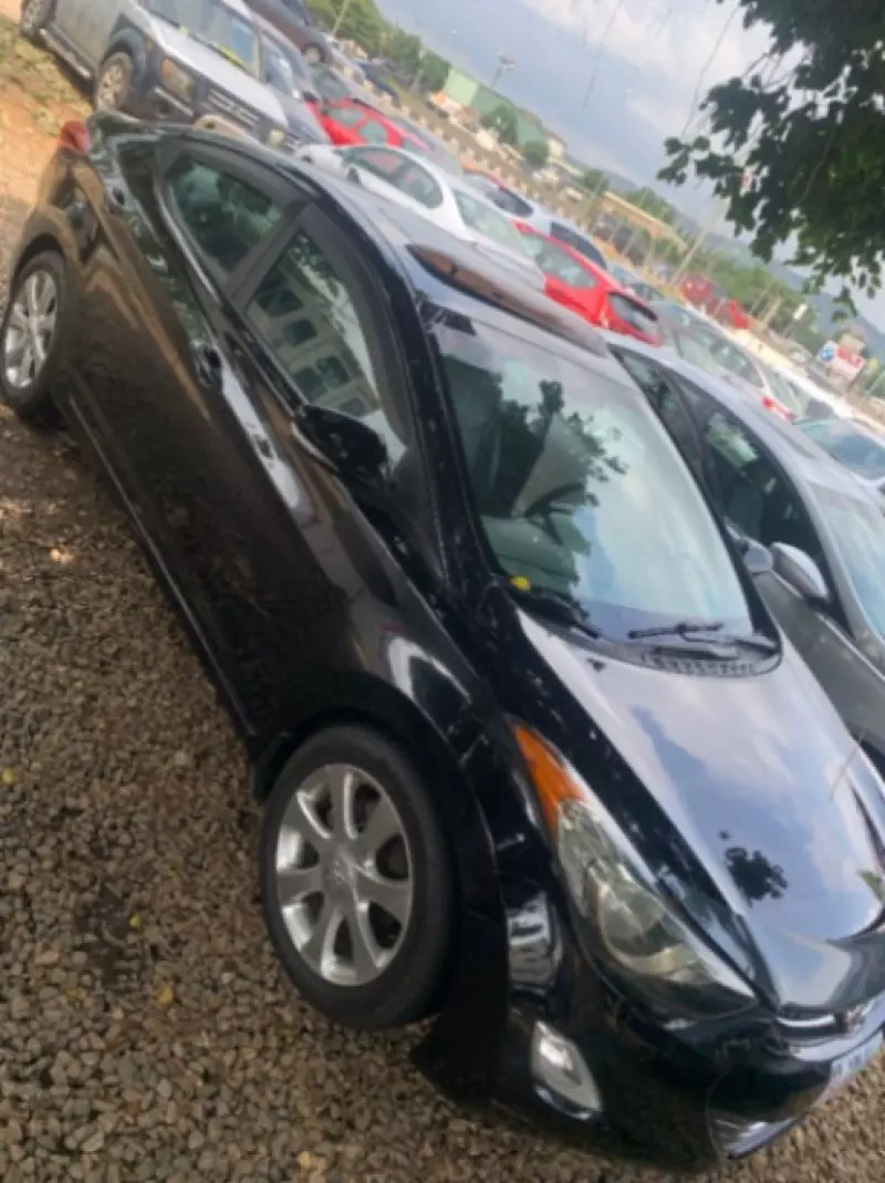 Hyundai Elantra - 2011