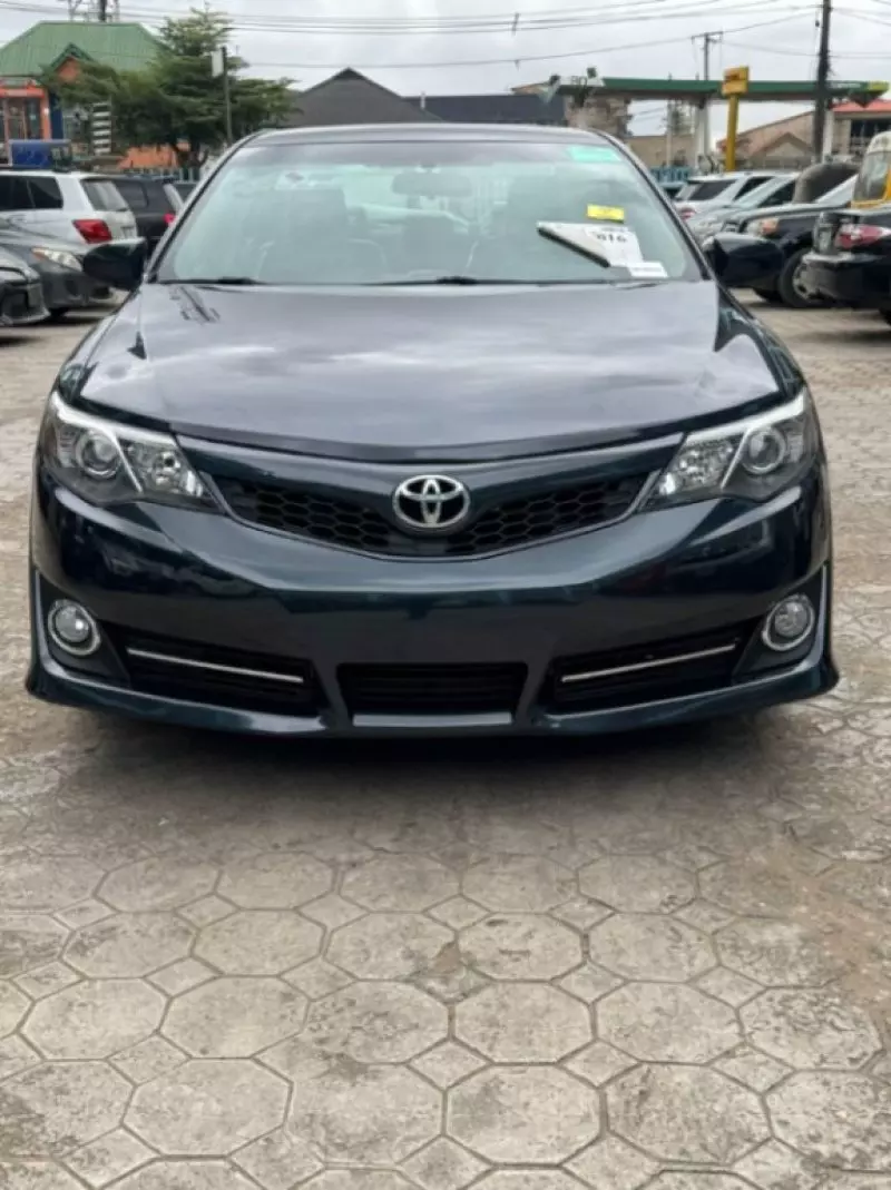 Toyota Camry   - 2013