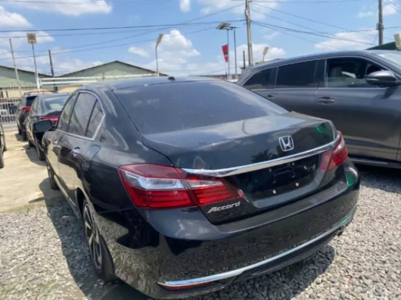 Honda Accord   - 2017
