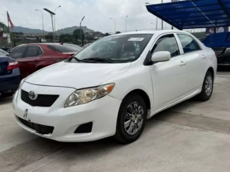 TOYOTA Corolla - 2010