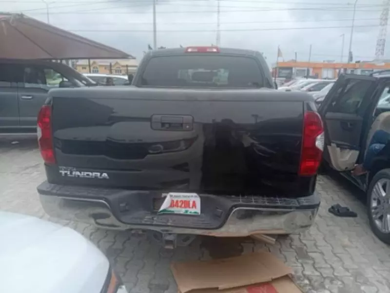 TOYOTA Tundra - 2013